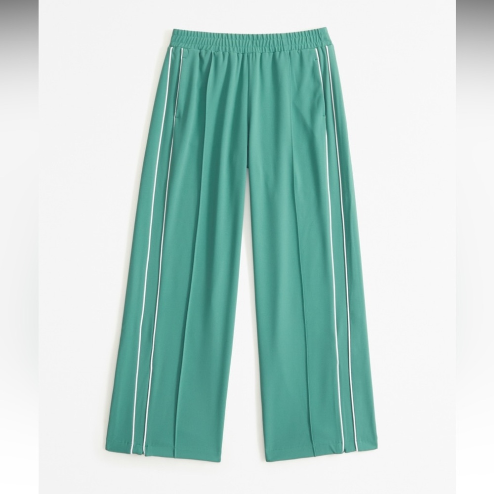 Abercrombie & Fitch SHORT LENGTH Pull On Track Pant